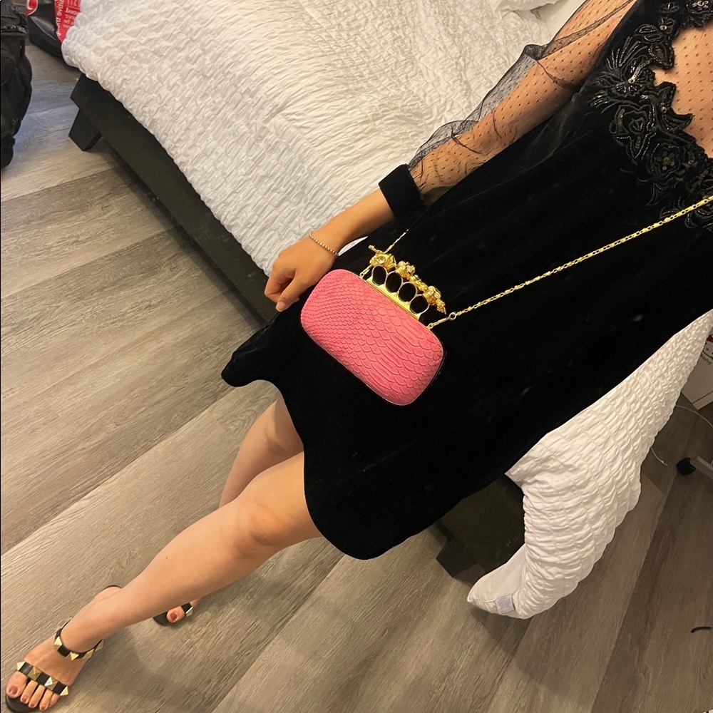 Pink Skull Four Ring Clutch with chain